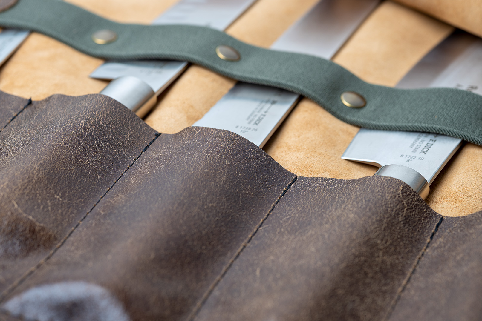 Messertasche mit Klettverschluss | Antikleder | cognac