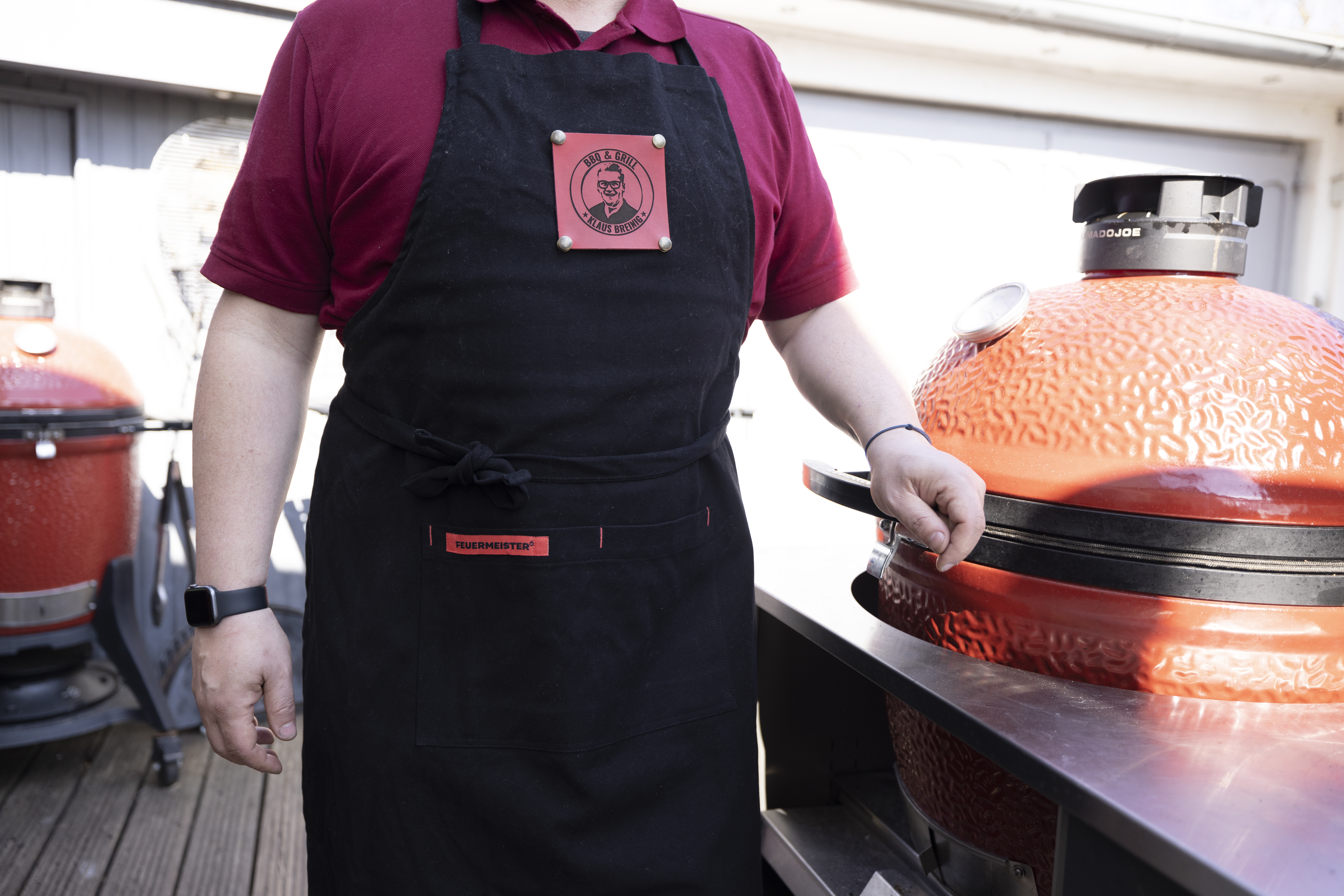  Feuermeister® Textil Schürze | schwarz | mit personalisiertem Lederemblem