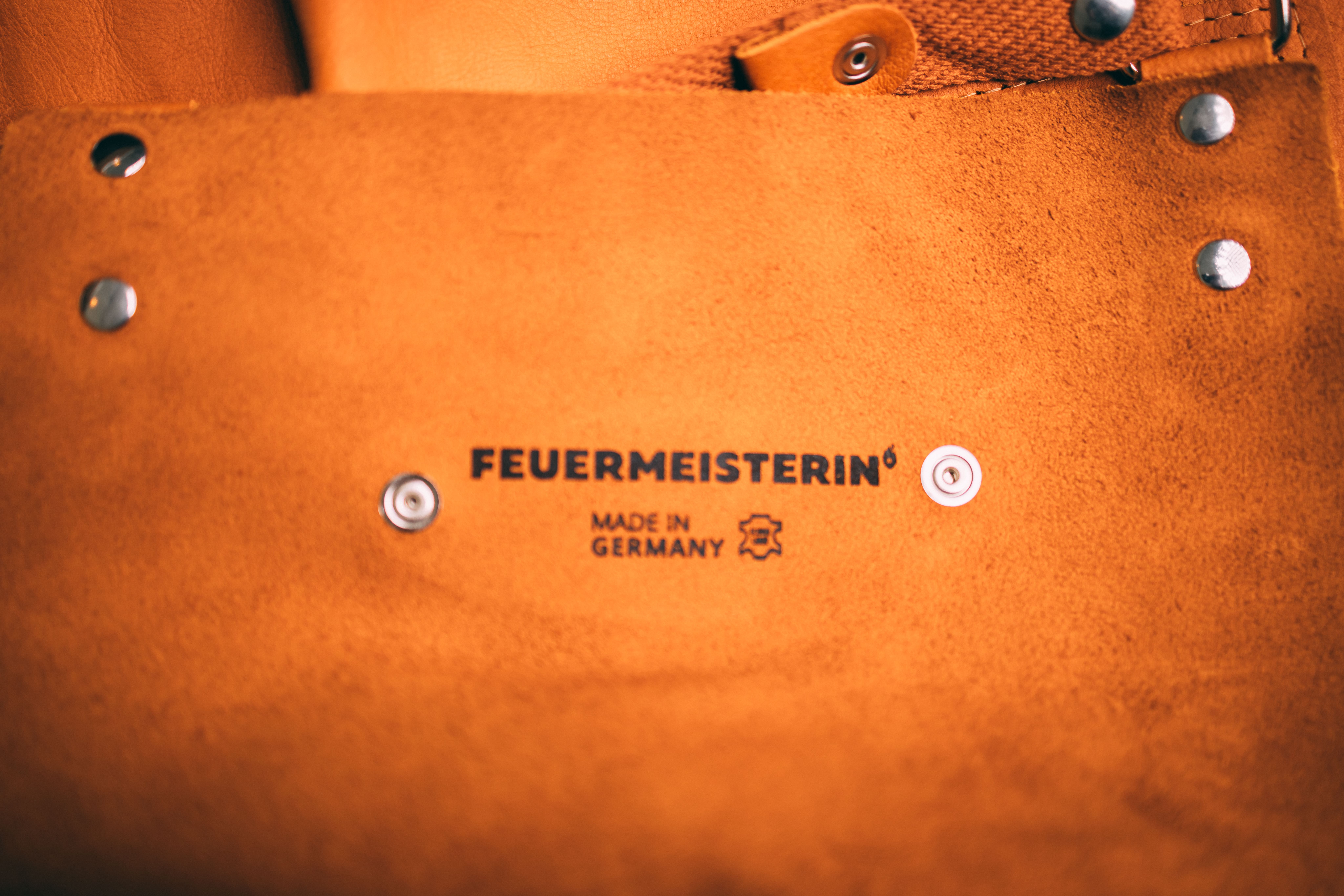 Feuermeisterin® Premium Lederschürze | Nackenberiemung | VegLine-Leder | cognac | braun